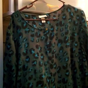 Ava and Viv green leopard blouse 1x